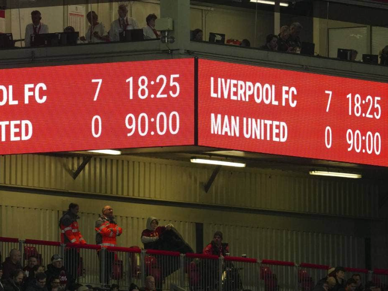 manchester united sign